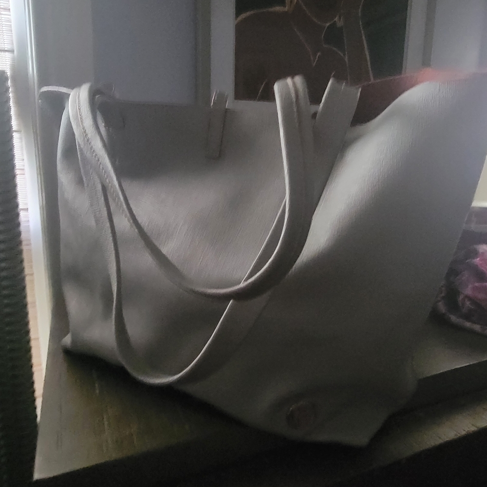 Vince Camuto genuine leather handbag - Picture 5 of 5